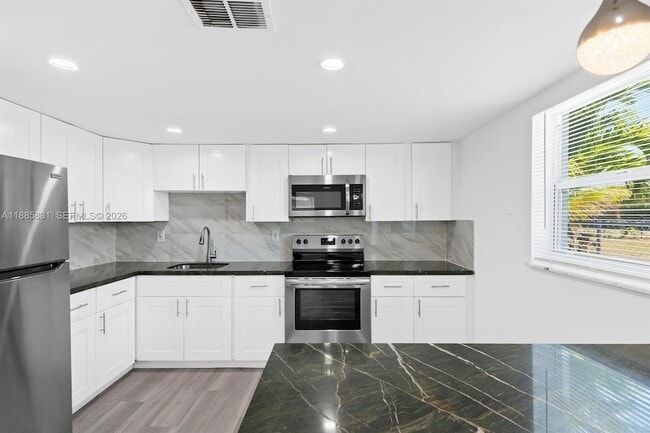 Photo - 1109 NE 6th Ave Apartment