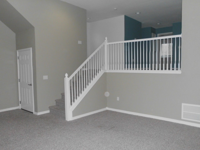 Building Photo - Spacious Townhome