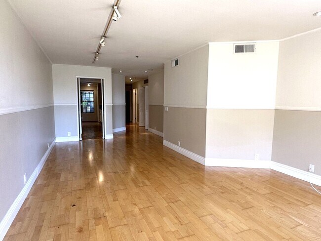 Building Photo - Spacious 2BR 2BA North Park Condo - Split ...