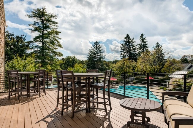 Building Photo - Treetops at ChesterHollow