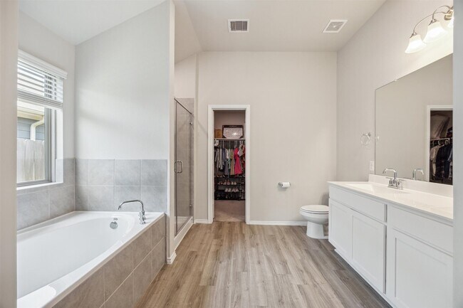 Foto del edificio - 6414 Fiddlewood Thicket Ln