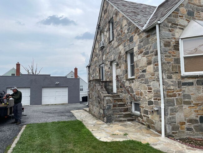 Foto del edificio - 7837 Wendover Ave