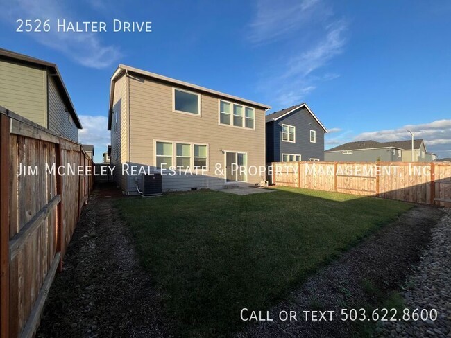 Building Photo - Newer 5 Bedroom Home In Woodburn