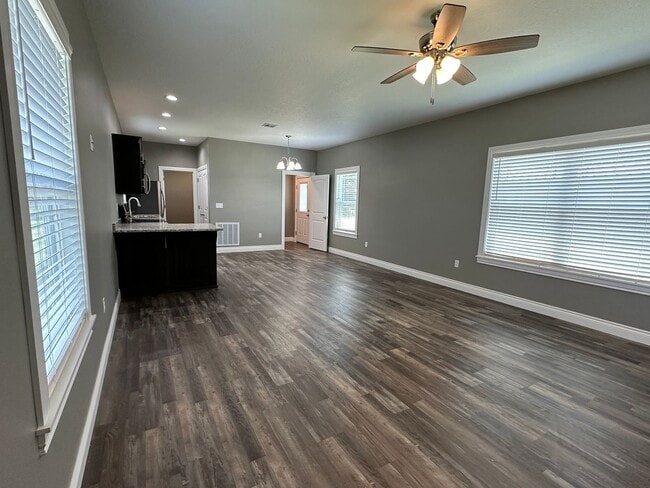 Building Photo - For lease: 2 Bed, 2 Bath Home Rural Neosho...