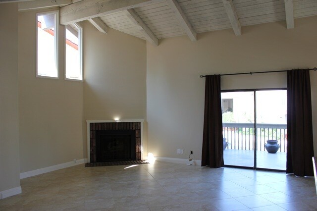 Large Family Room with fireplace - 24672 La Cresta Dr