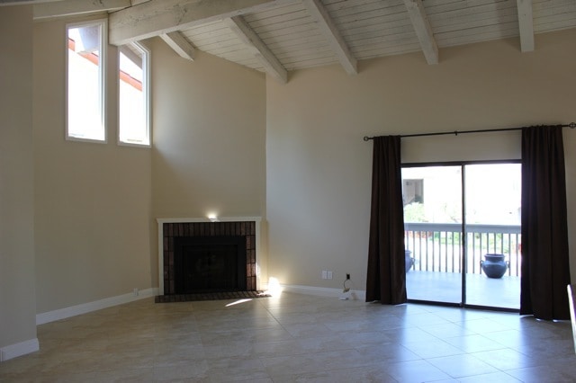 Large Family Room with fireplace - 24672 La Cresta Dr