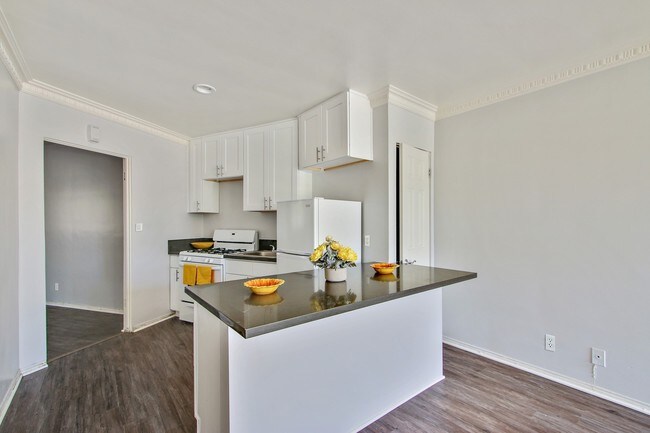 Building Photo - 632 Levering Ave