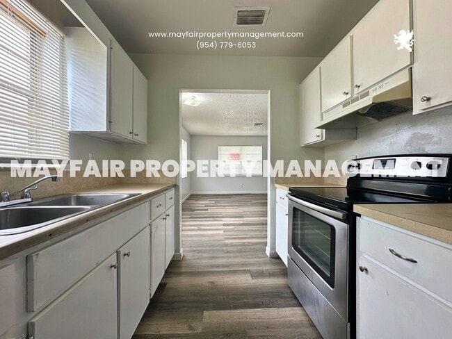 Foto del edificio - 4523 Gulfstream Rd