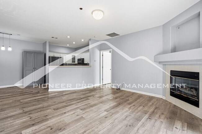 Foto del edificio - Spacious Condo with Central AC and Washer/Dryer