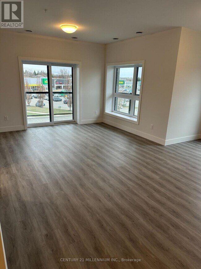 Photo du bâtiment - 1000 Lackner Blvd