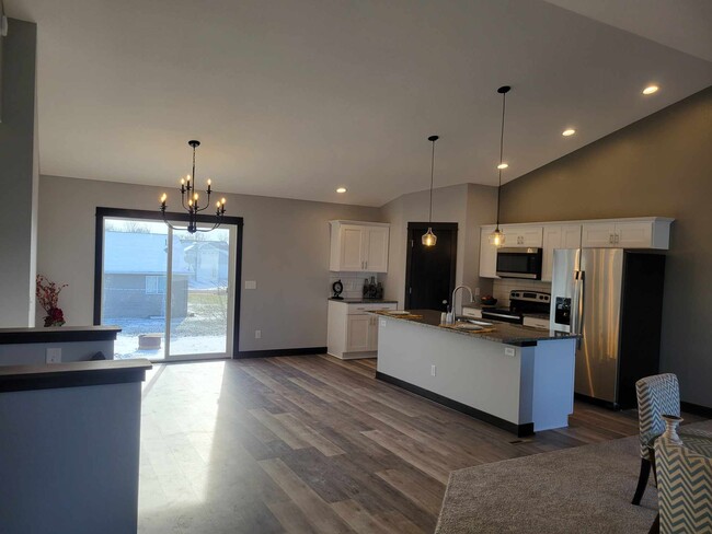 Building Photo - 375 E Horizon Dr