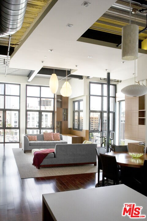 Foto del edificio - 1100 S Grand Ave