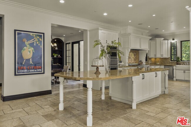Building Photo - 25262 Prado Del Grandioso
