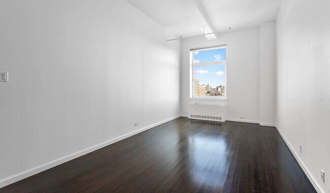 Foto del edificio - 88 E 10th St