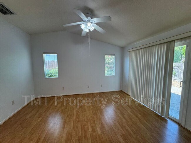 Foto del edificio - 9440 Stone Springs Dr
