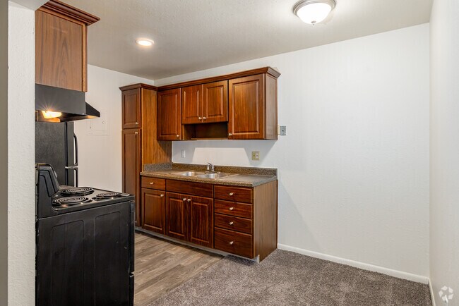 2 habitaciones, 1 baño - 700 pies cuadrados - Comedor - Walden Woods (Walden Caddis, LLC)