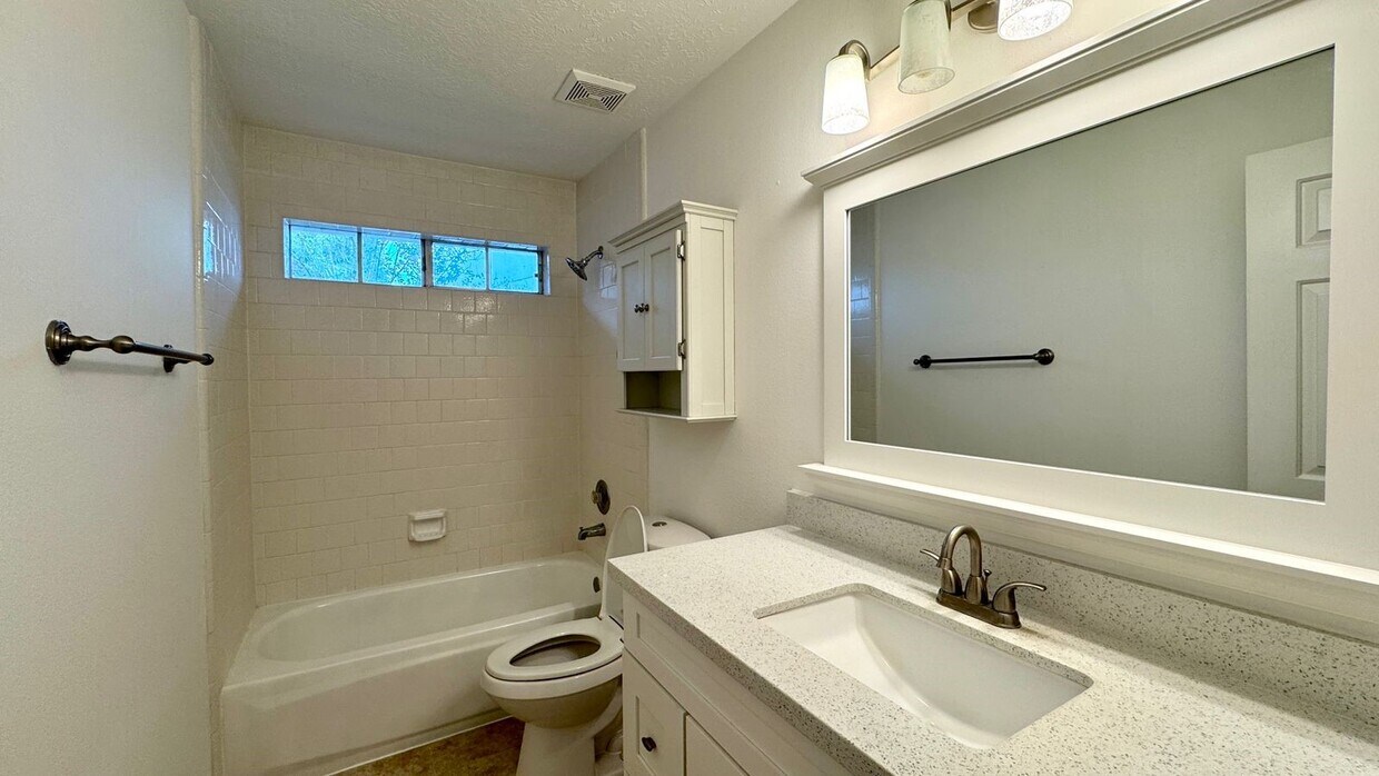 Foto del edificio - 15027 Winding Black Cherry Ln