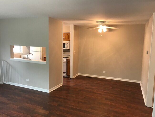 Building Photo - 29W558 Winchester Cir N
