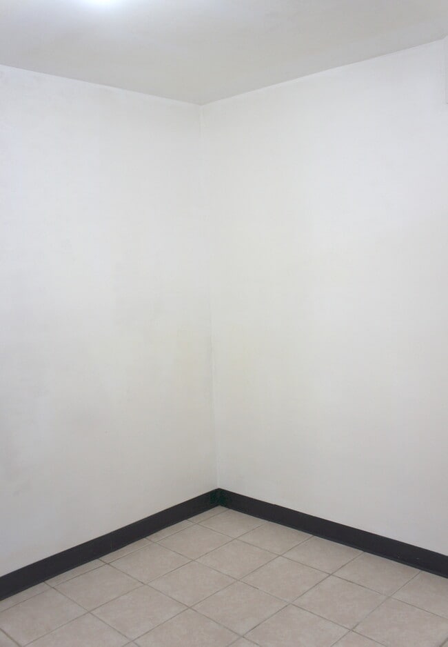 Building Photo - 733 43rd St