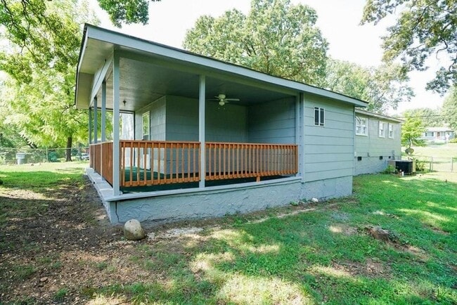 Building Photo - Spacious 4-Bedroom, 2-Bath Home in Quiet Chattanooga Neighborhood