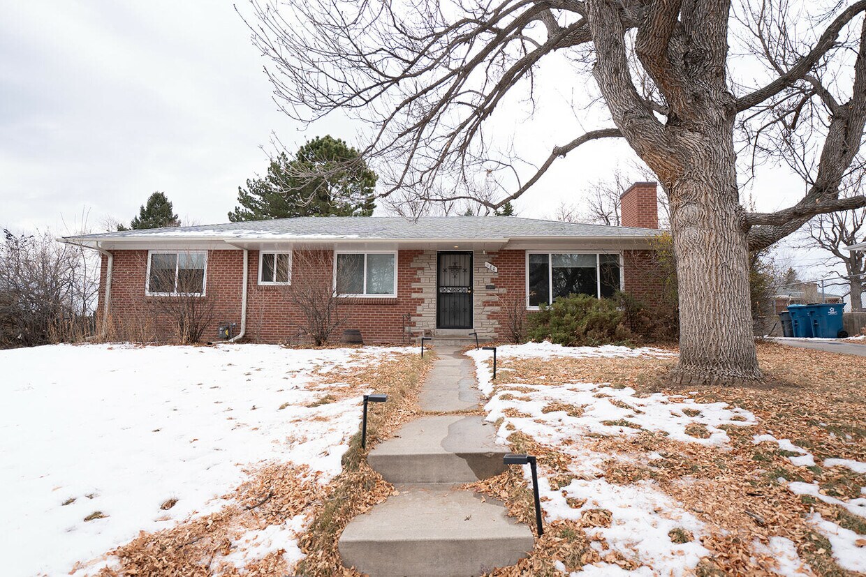 Photo - 180 Estes St (Lakewood, CO)
