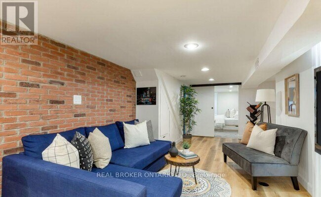 Photo du bâtiment - 211 Markham St