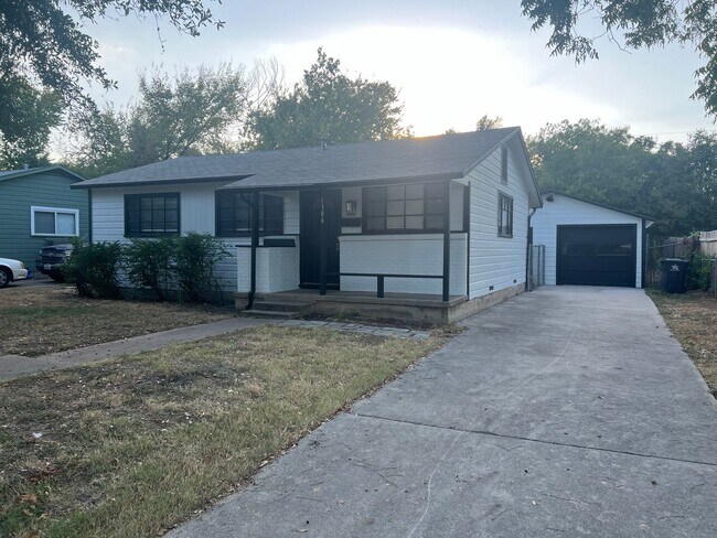 Foto del edificio - UTA proximity!