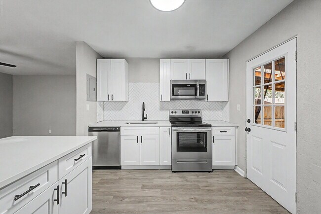 Building Photo - 2912 S Delaware St