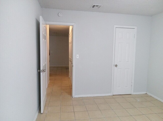 Foto del edificio - Welcoming 2-Bedroom Home in a Quiet Northe...