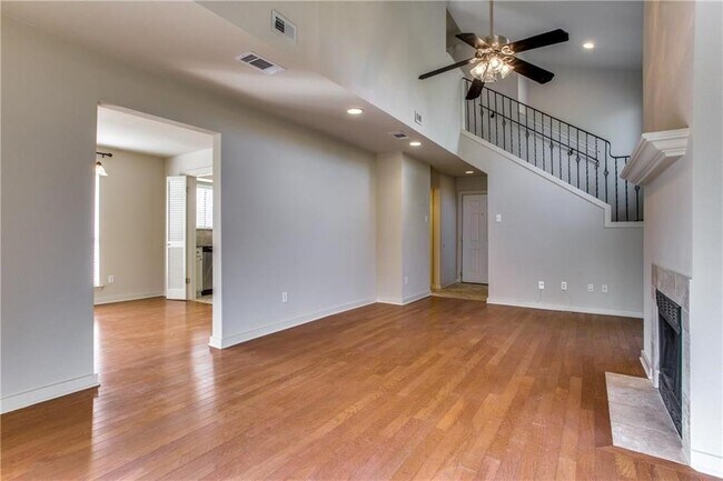 Building Photo - 4402 Holland Ave