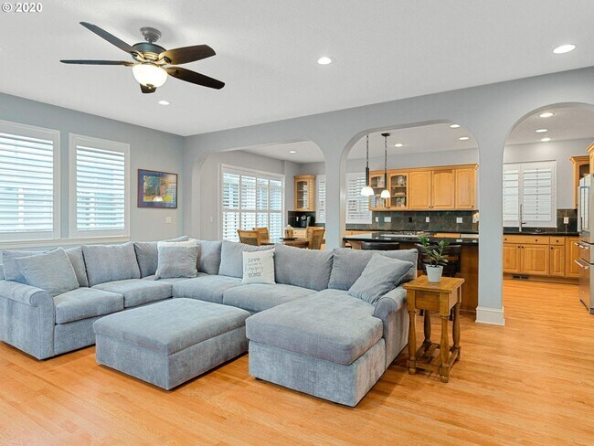 Building Photo - Updated 3 bed/2.5 Bath + Office Single Fam...