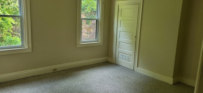 Building Photo - McKnight Observatory Hill - 2 BR Single Fa...