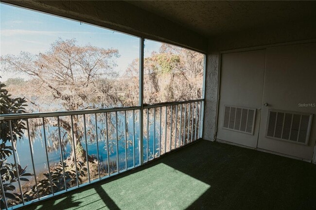 Building Photo - 4162 Versailles Dr