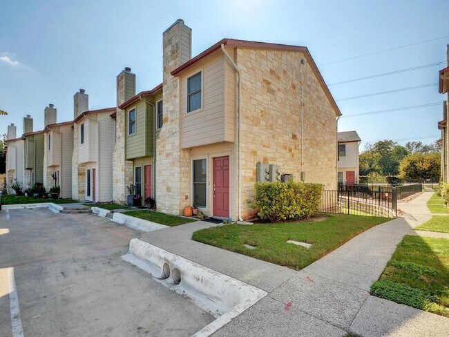 Foto del edificio - 6900 E Riverside Dr