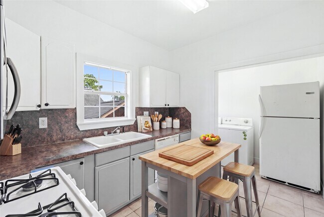 Foto del edificio - 2218 Arbor St