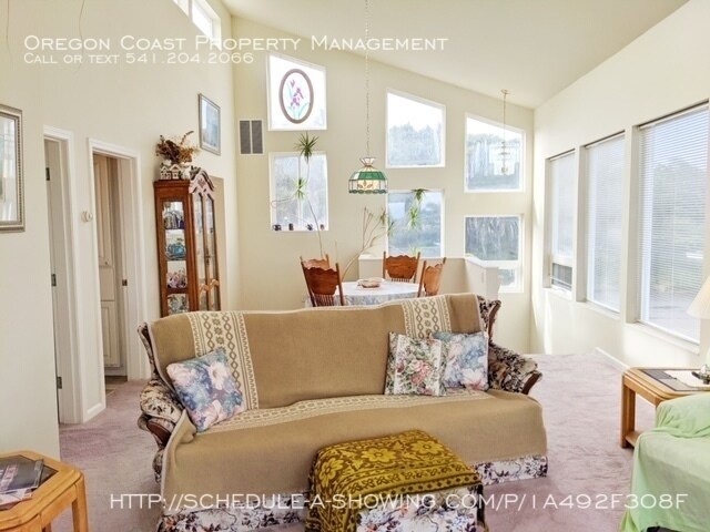 Building Photo - Fully furnished beach house