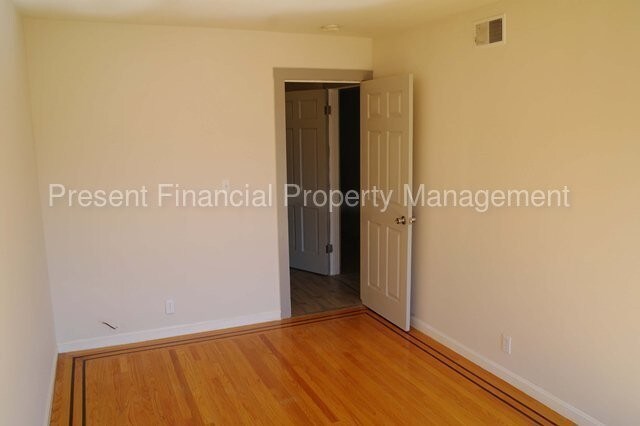 Foto del edificio - 379 Raymond Ave