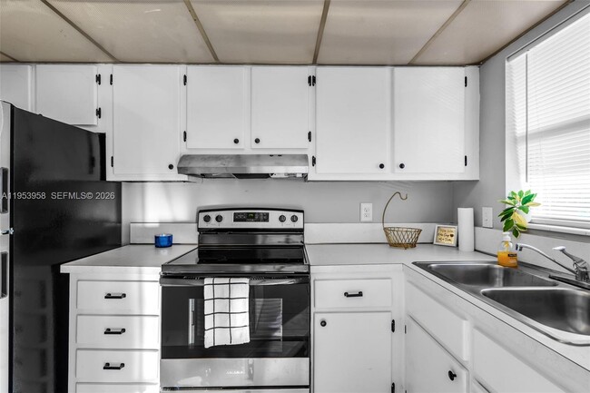 Building Photo - 300 Layne Blvd