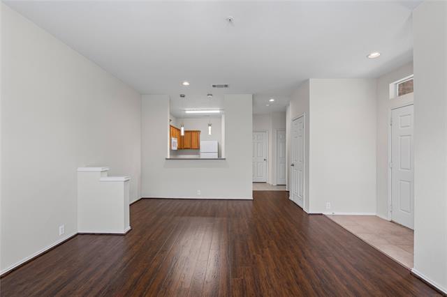 Foto del edificio - 2301 Stoneleigh Pl