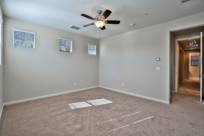 Foto del edificio - 3 Bedroom 2.5 Bath 2 Car Garage Condo At C...