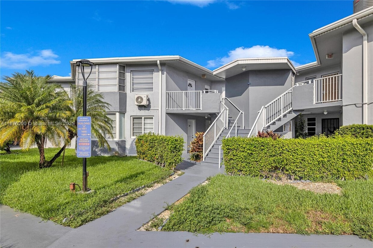 Primary Photo - 1659 NE Miami Gardens Dr