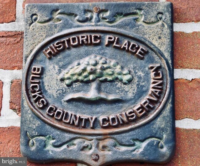 Building Photo - 624 E Walnut St