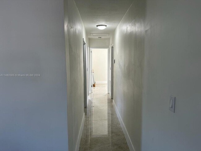 Foto del edificio - 1610 N 70th Ave