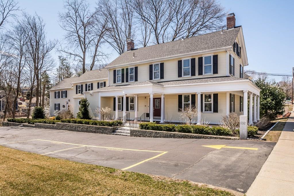 Foto principal - 132 Pleasant St