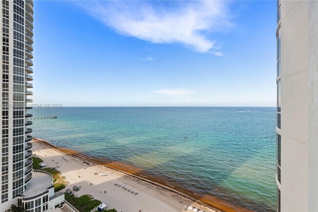 Building Photo - 15811 Collins Ave
