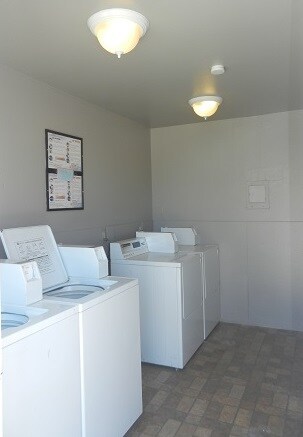 Foto del edificio - 11810 White Ave