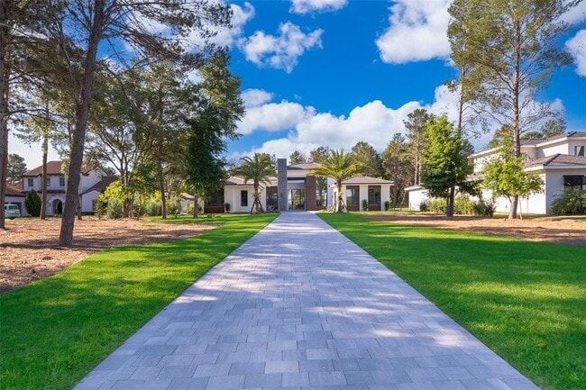 Building Photo - 15210 Pendio Dr