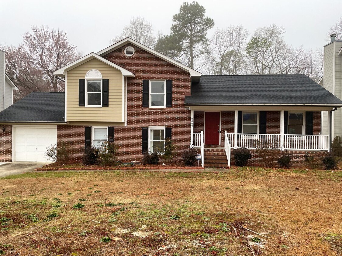 Foto principal - Updated 4 Bedroom / 3 Bathroom with In-Law...