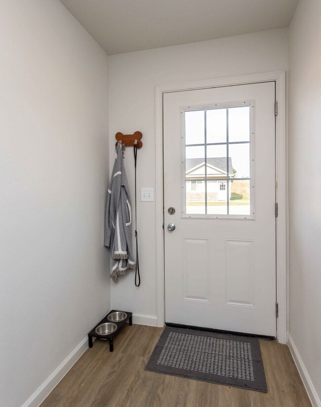 Building Photo - 3 Bedroom, Single-story Townhomes for rent...