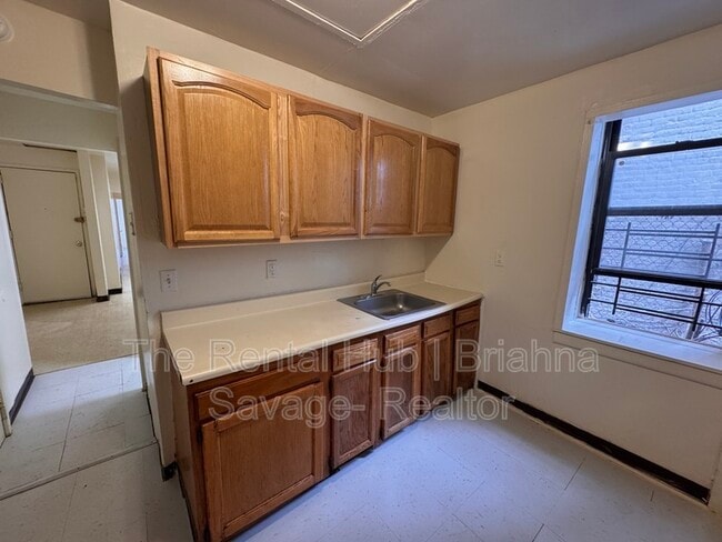 Building Photo - 4 Van Cortlandt Park Ave